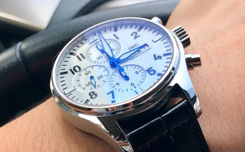 萬國手表售后維修(了解萬國手表表針變色的原因)