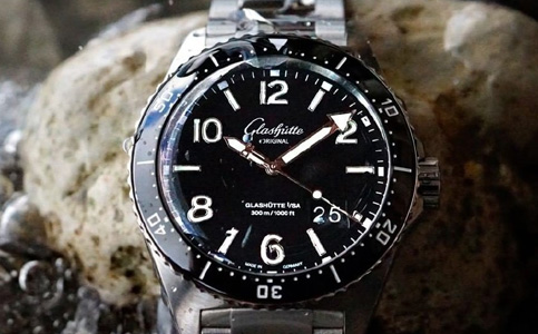 格拉蘇蒂官網客服電話(格拉蘇蒂手表開始生銹了)