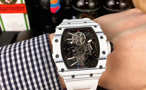 理查德米勒官方售后維修（修復(fù)理查德米勒手表的劃痕）